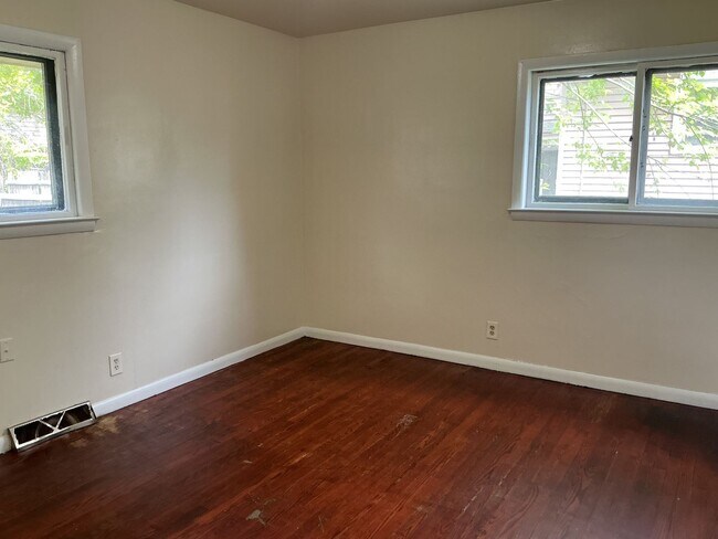 Building Photo - 2 Bedroom ranch style Single Family Home