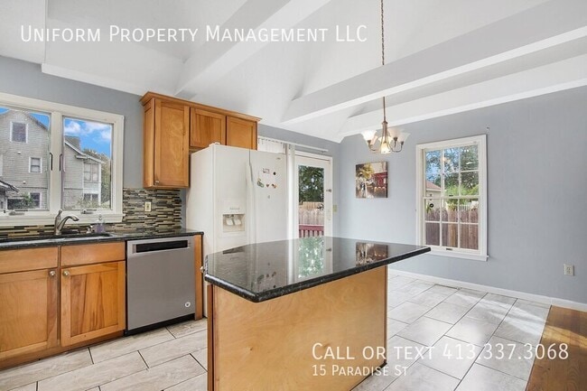 Building Photo - 15 Paradise St