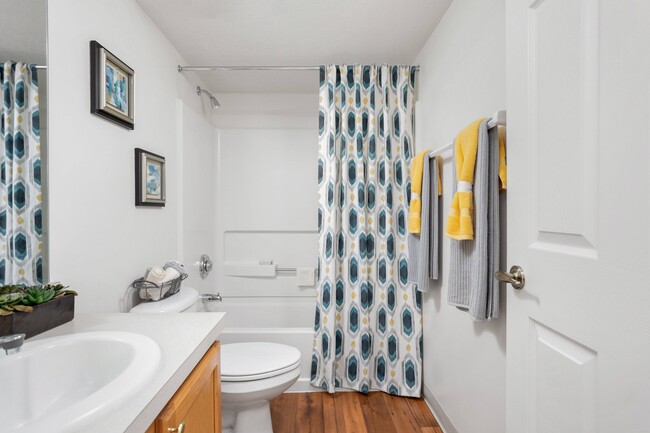 Full Bathroom - Bennington Pond Apartments