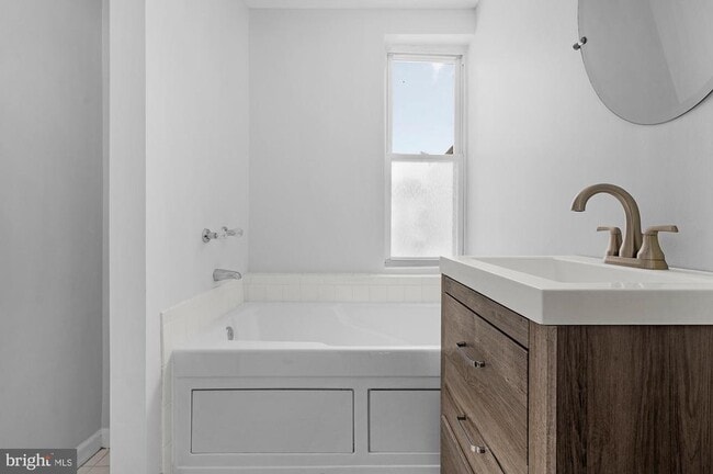 Building Photo - 1329 S Charles St