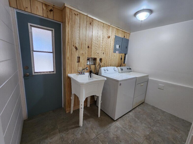 Building Photo - 1059 Lillian St
