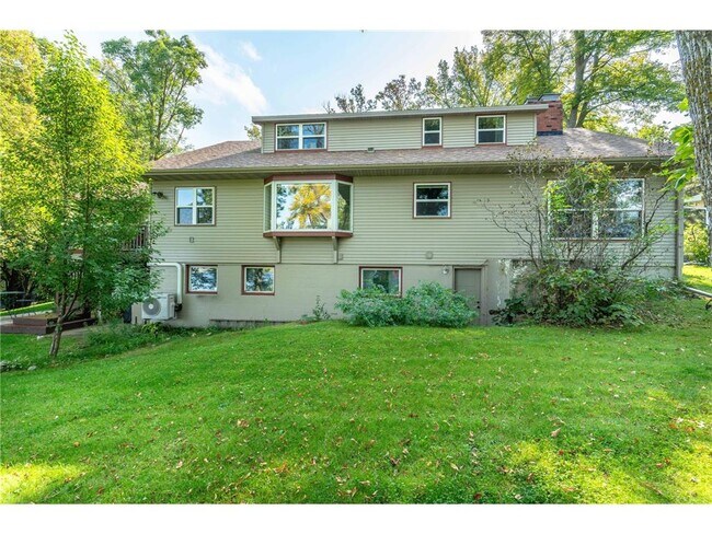 Building Photo - 1409 Hoot Lake Dr