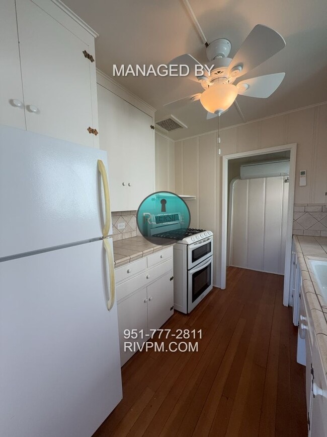 Building Photo - Incredible Gem! Ocean side of PCH with expansive views won't last long!