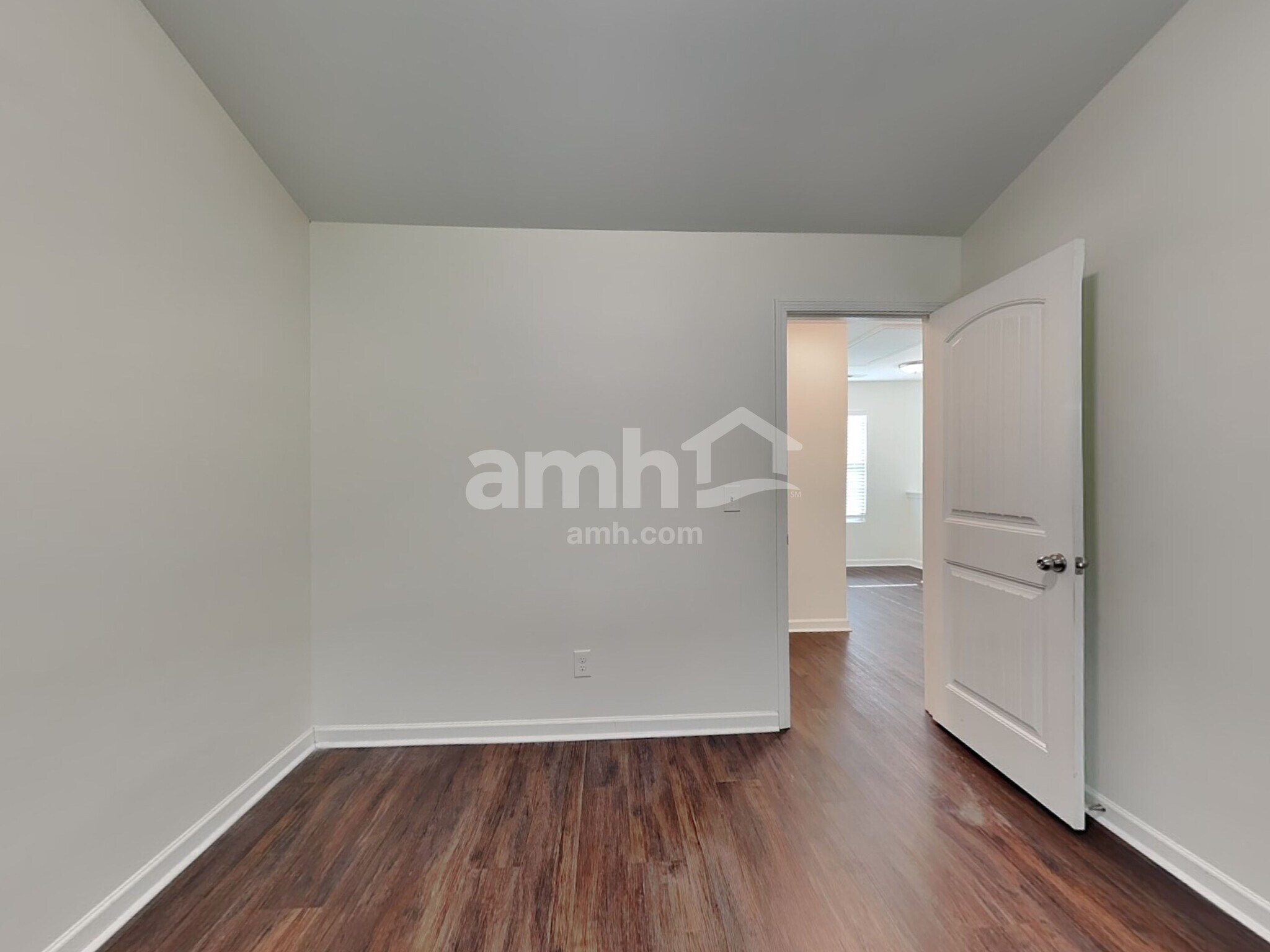 Building Photo - 351 Shady Glen