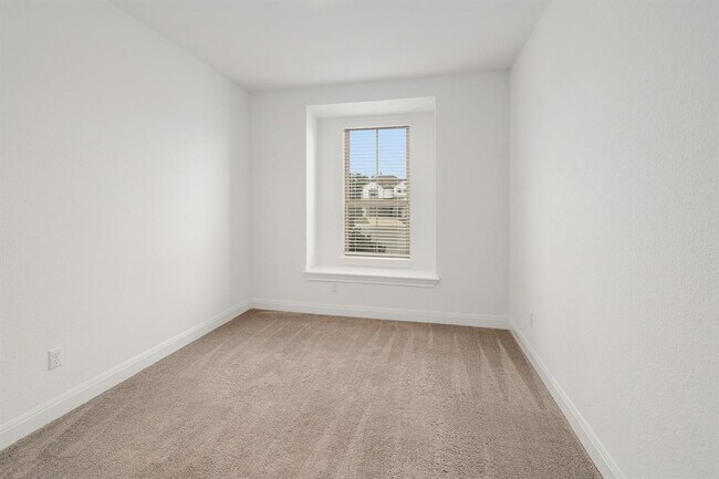 Building Photo - 113 King Thistle Ct