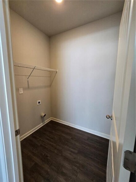 Building Photo - 121 Valimar Dr