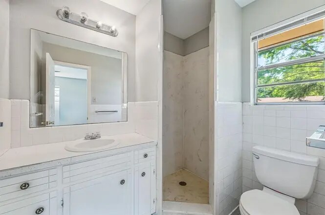 Building Photo - 1016 N Meadowlark Ln