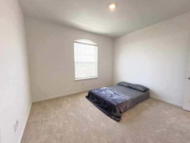 Building Photo - 2533 Olvera Ct