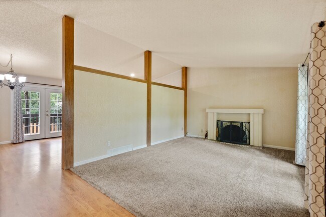 Building Photo - 3020 Avondale Dr