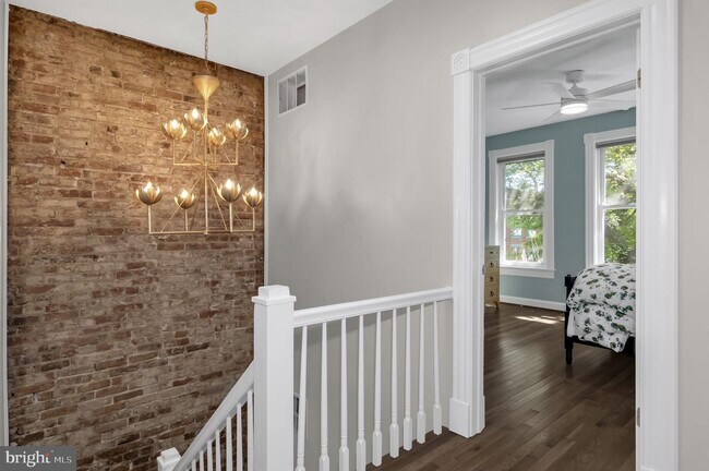 Building Photo - 117 15th St SE