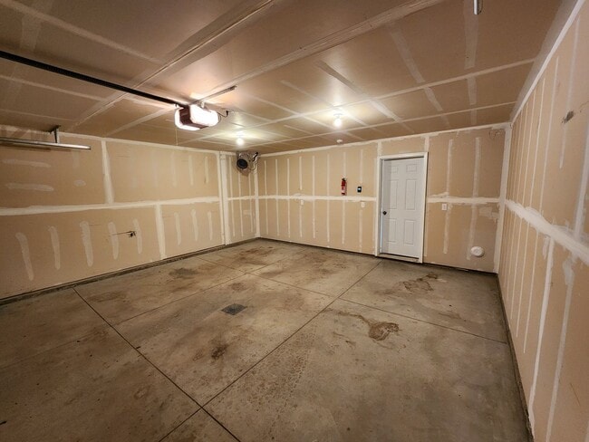 Building Photo - Lakewood Twin Home Across from Brand New L...