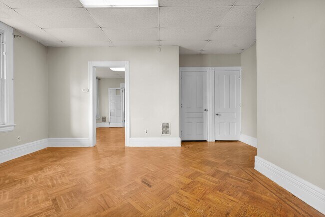 Building Photo - 137 N 7th St