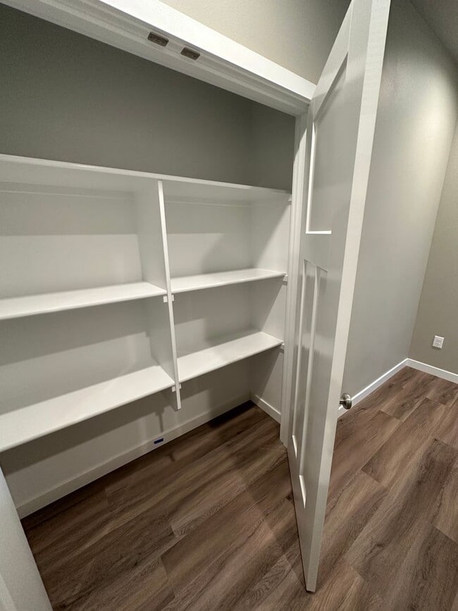 Building Photo - NEW 4 Bedroom / 4.5 Bath Townhome. A/C in every bedroom