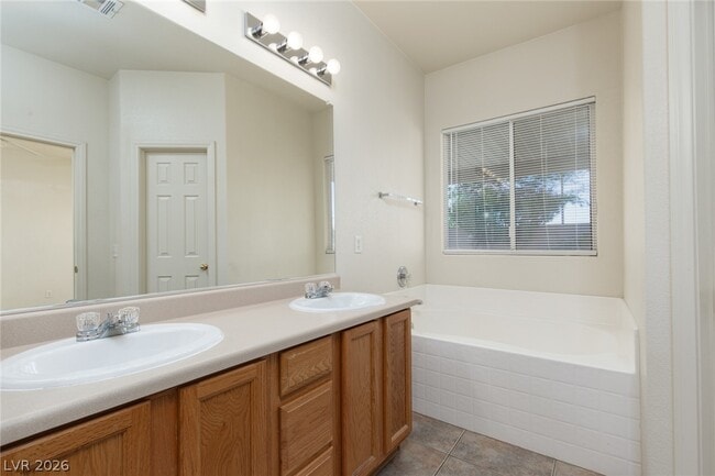 Building Photo - 10991 Pumpkin Ridge Ave