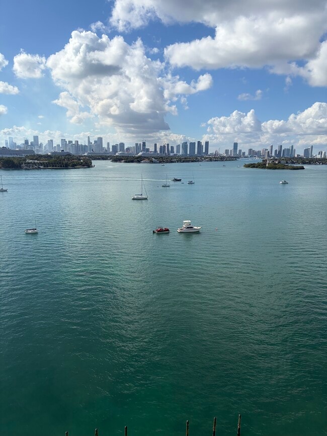 Building Photo - 1228 West Ave