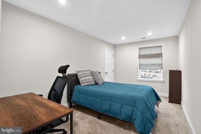 Building Photo - 701 Cascade Way