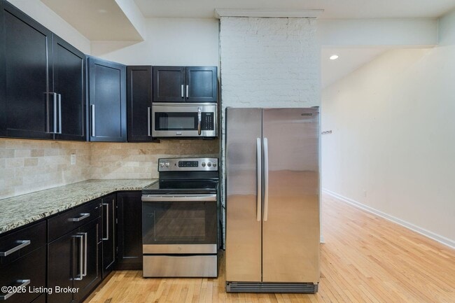 Building Photo - 1104 E St Catherine St