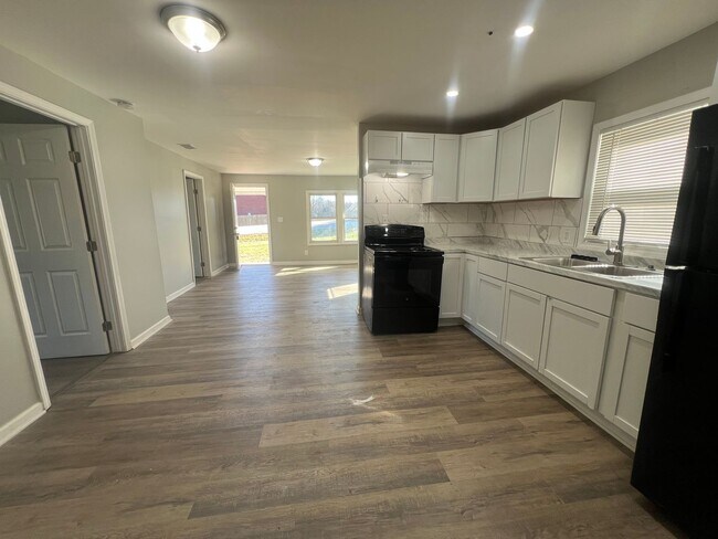 Primary Photo - House for rent in Elizabethtown. 3 bed and 1 bath. Newly renovated!