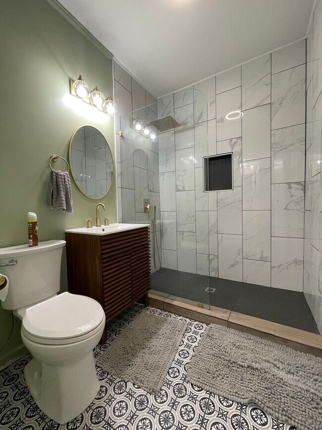 Building Photo - Large 2/1 House in Celanese- $1,495