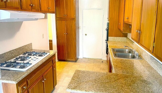 Building Photo - 400 S Los Robles Ave