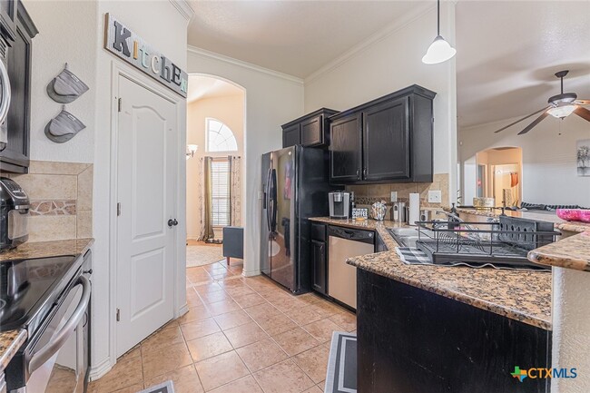 Building Photo - 4011 Salt Fork Dr