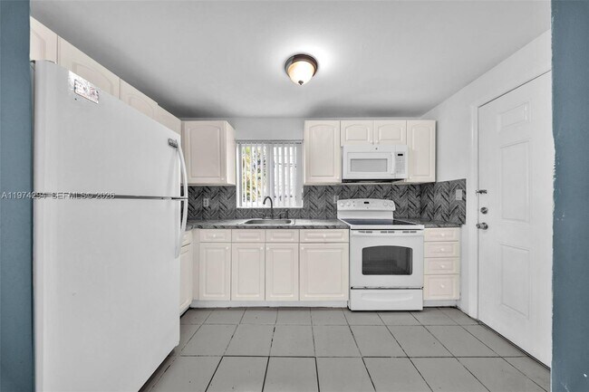 Building Photo - 1853 SW 17th St