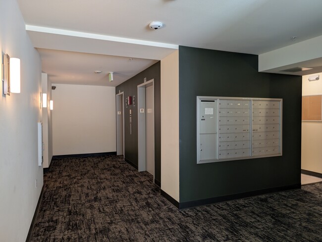 Building Photo - 425 23rd Ave S