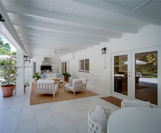 Building Photo - 11905 SW 67th Ave