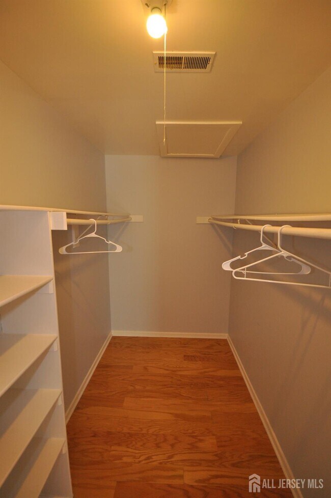 Building Photo - 8020 Tamarron Dr