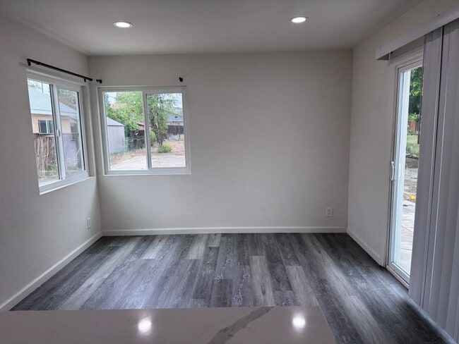 Building Photo - 3 Bedroom, 1 1/2 Bath, Spacious Yard
