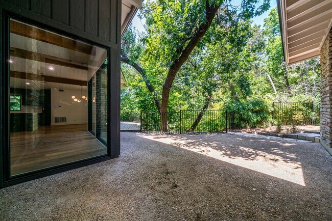 Building Photo - 3514 Hillbrook Dr