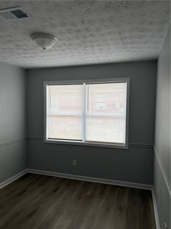 Building Photo - 1136 Summer Brook Rd