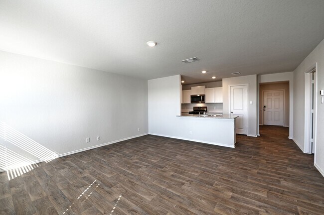 Building Photo - ONE STORY  |  3 BEDROOM  |  2 BATH  |  YAR...