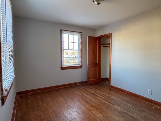 Building Photo - 305 Stonewall Ave