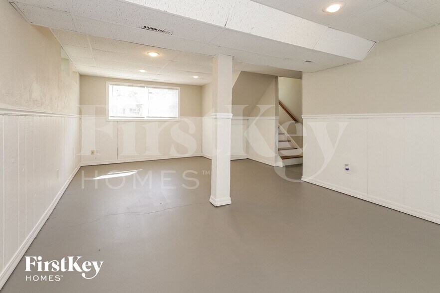 Building Photo - 1494 Meadowbright Ln