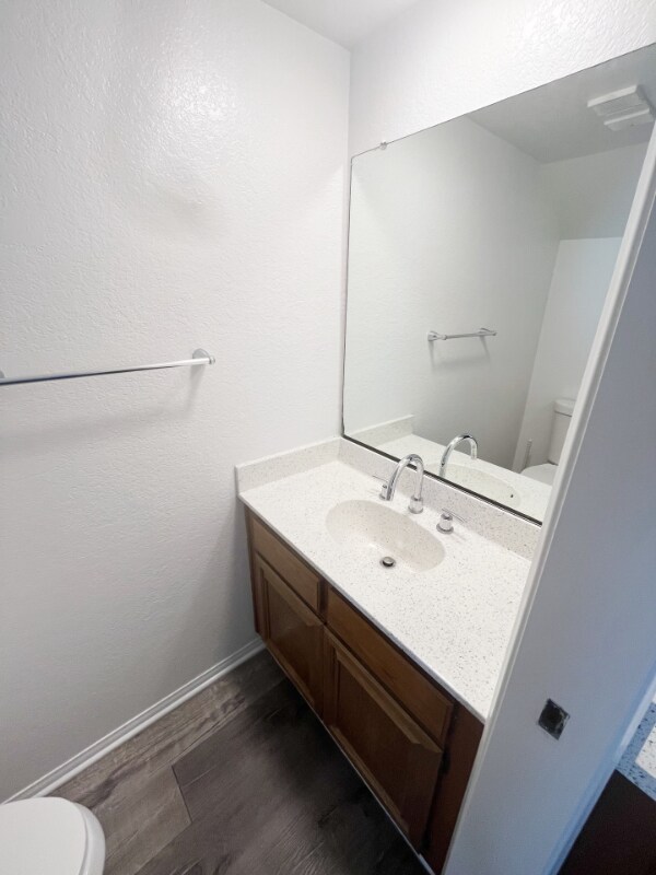 Building Photo - 109 E Rosewood Ct