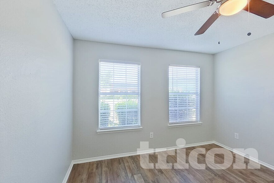 Building Photo - 2922 Marquis Ln