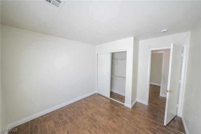 Building Photo - 9762 Silver Lasso St
