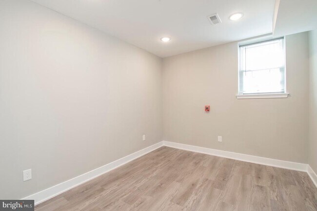 Building Photo - 1206 N 24th St