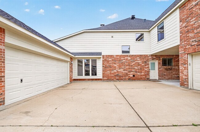 Building Photo - 3510 Artesian Springs Ln