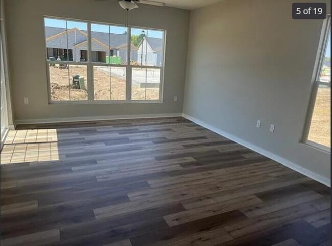 Building Photo - 566 Rochdale Run