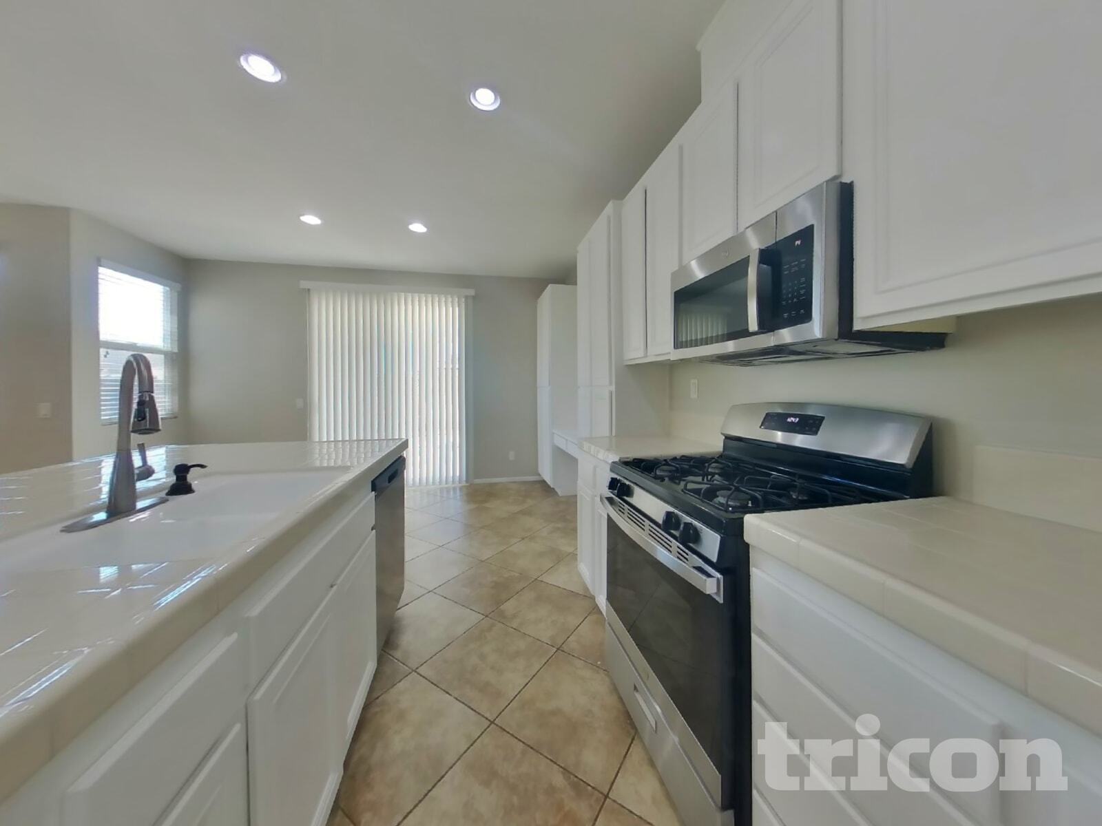 Building Photo - 29810 Cottonwood Cove