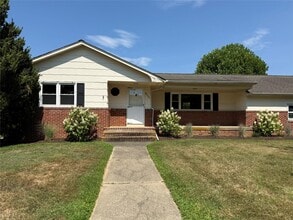 Building Photo - 3220 Delmar Dr
