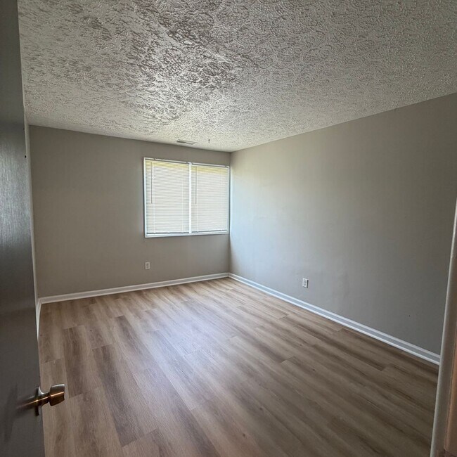 Building Photo - 9025 S Eldorado Dr
