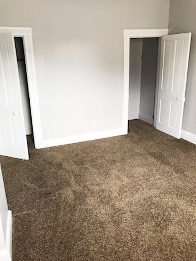 Building Photo - 2831-2833 Glendora Avenue