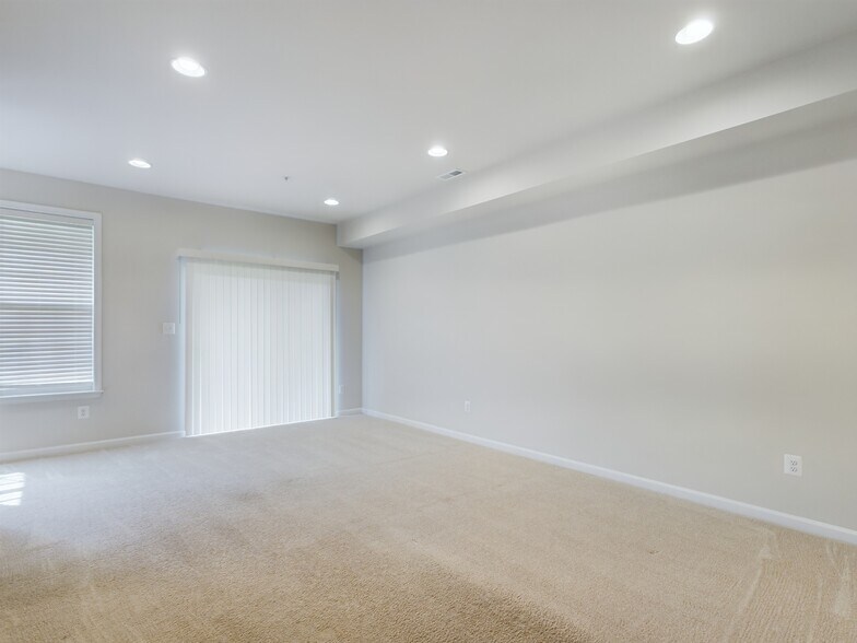 Building Photo - 25 Chester Ct