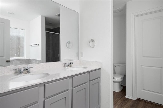 Building Photo - 325 Escondido Cir