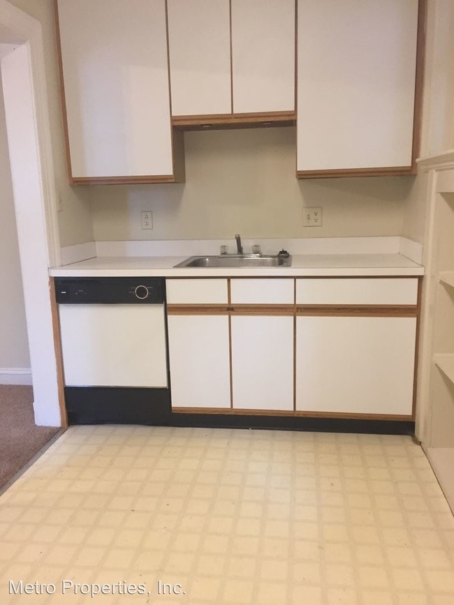 Building Photo - 2800 Park Ave