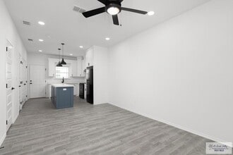 Building Photo - 405 Lion's Villa Ave