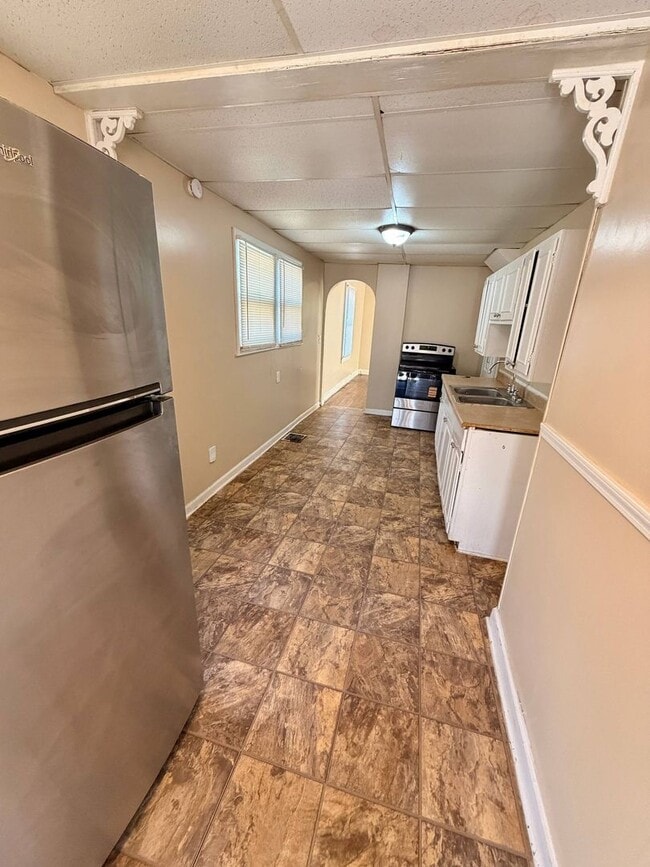 Building Photo - 210 N Ash Ave